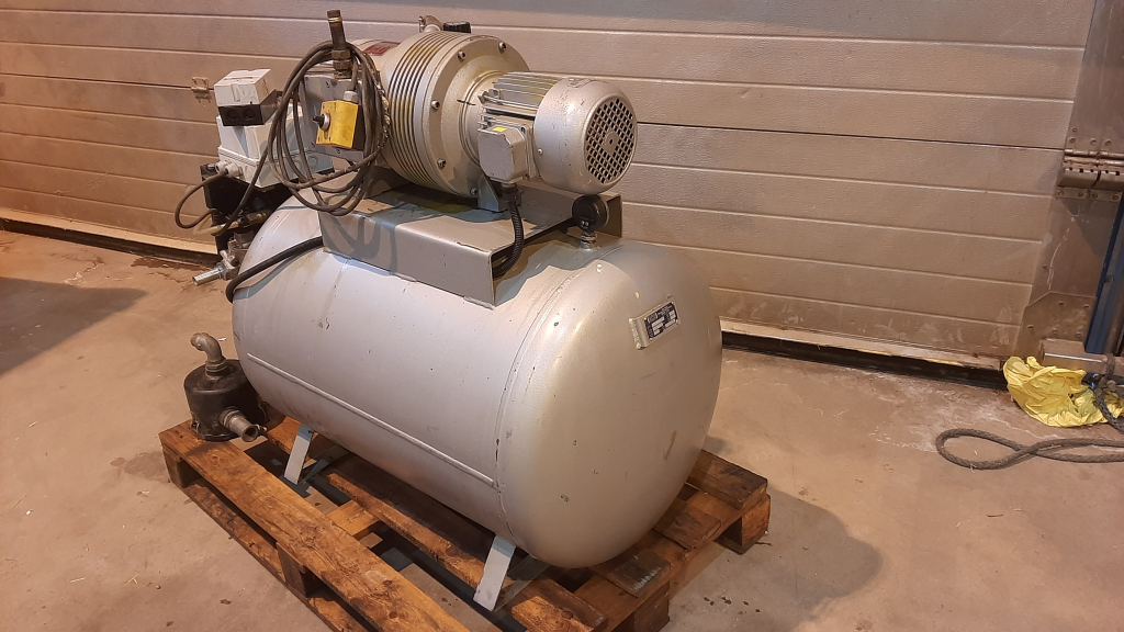 WERIE VAKUOVÉ ČERPADLO 1,5KW 60m3 /h 250 l 100 mbar kuva 2