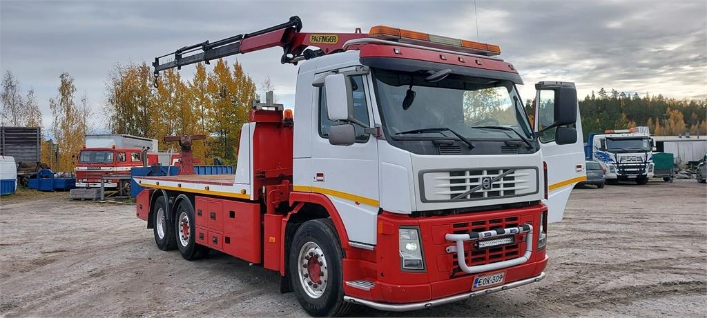 Volvo FM9 6x2 su pirštiniu kranu
