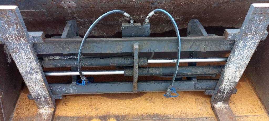 CAT 906M kuva 7