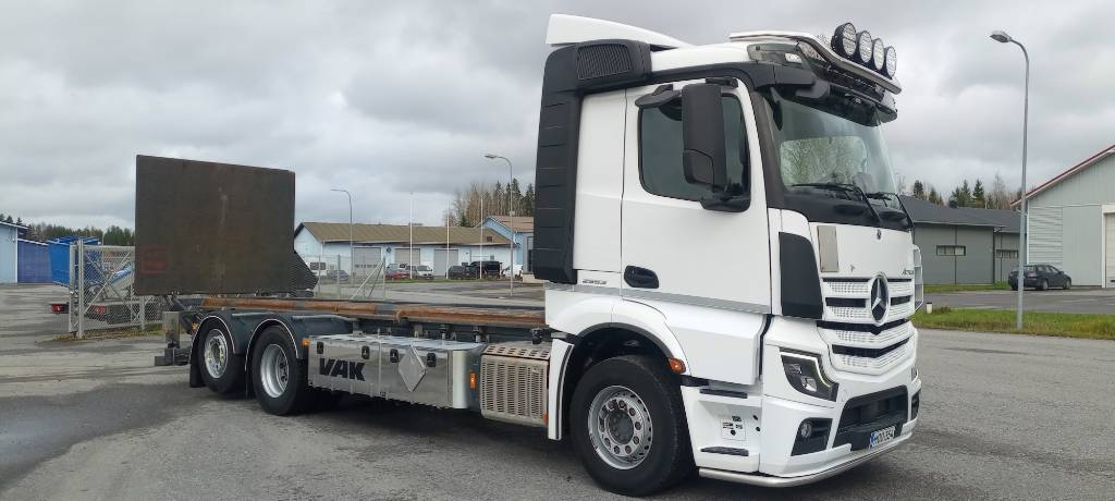 Mercedes-Benz Actros L2553 6x2 kuva 3