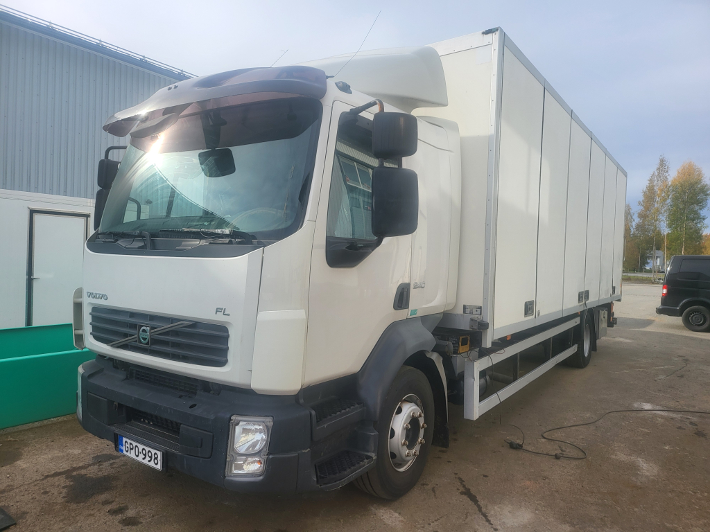 VOLVO FL 240 PORAKAIVOJEN HUUHTELUAUTO
