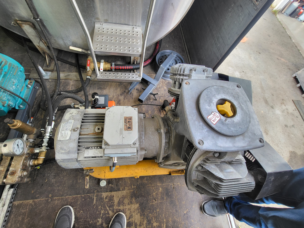 VOLVO FL 240 PORAKAIVOJEN HUUHTELUAUTO kuva 9