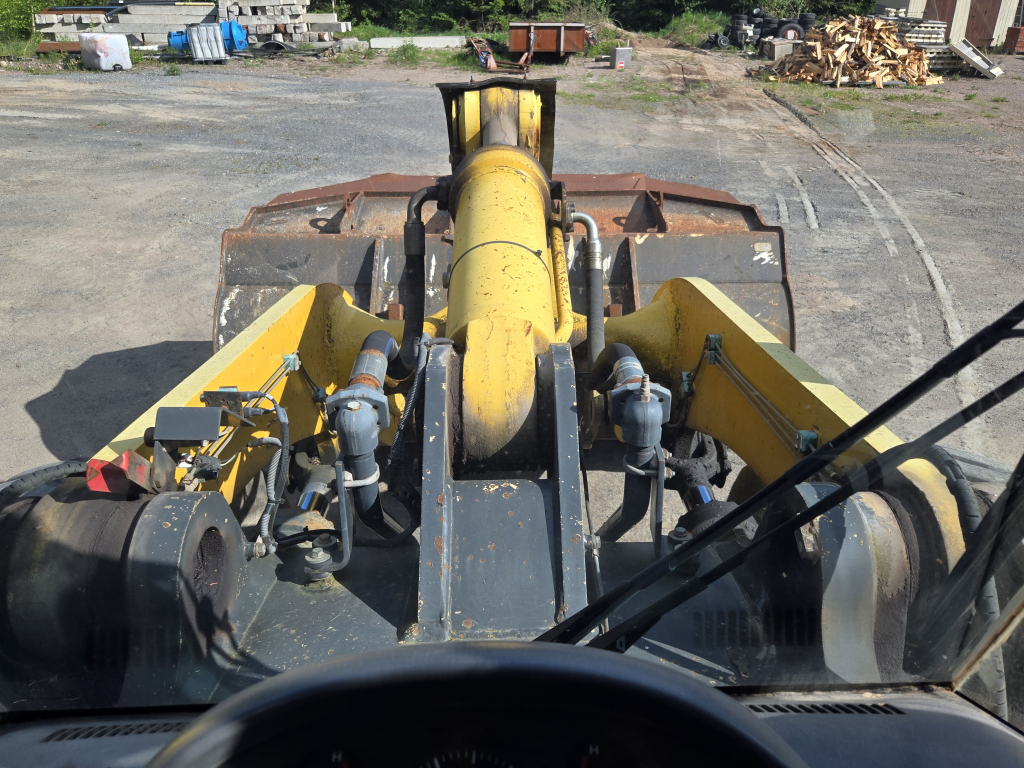 KOMATSU WA 470-5 kuva 8