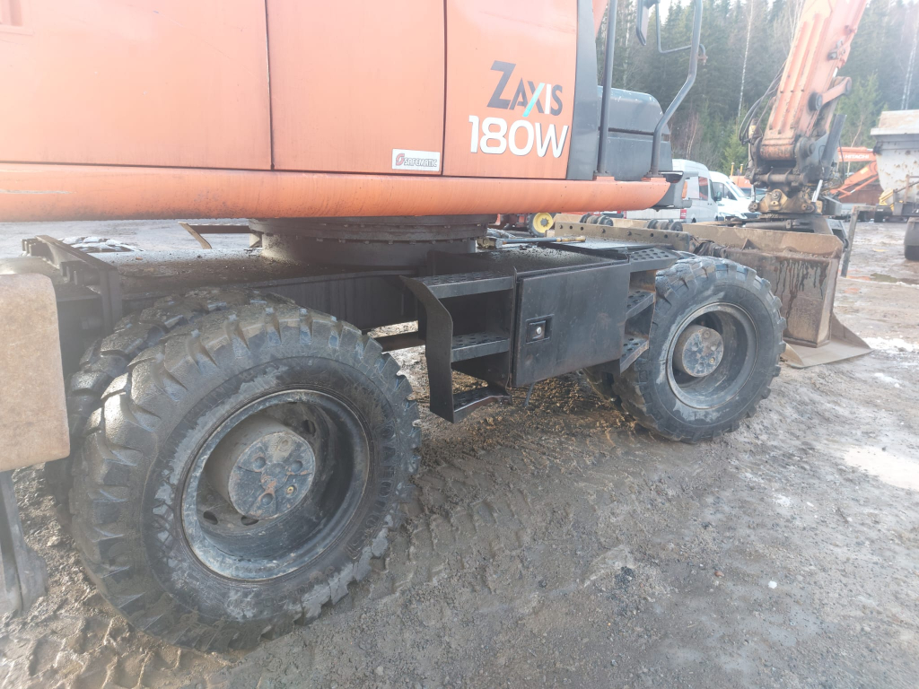 HITACHI ZX180W kuva 5
