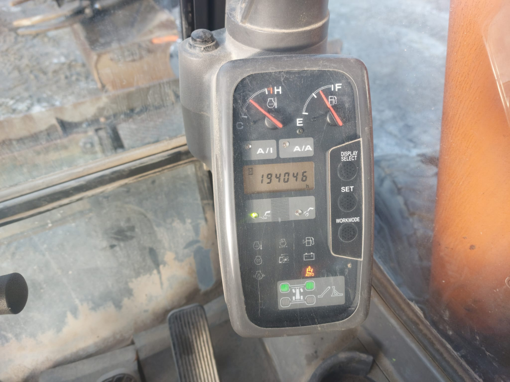 HITACHI ZX180W kuva 8