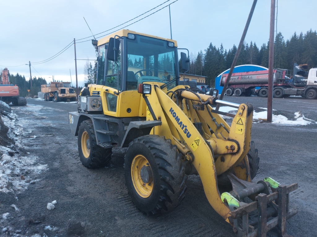 KOMATSU WA90-3H kuva 3