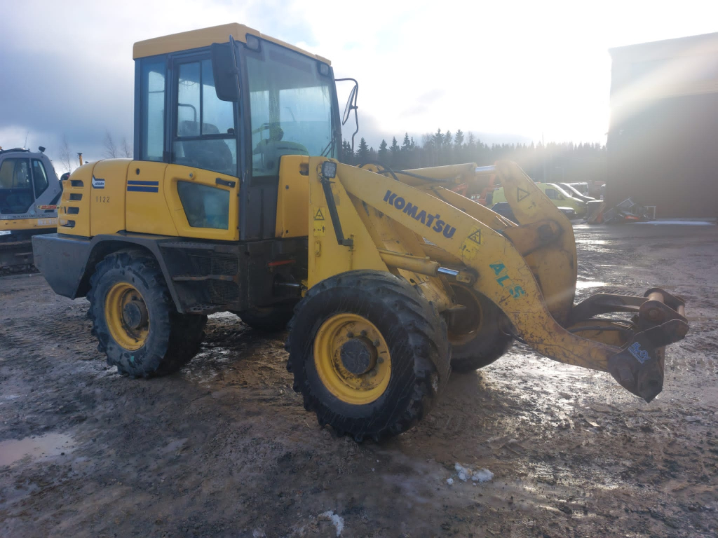 KOMATSU WA90-3 kuva 4