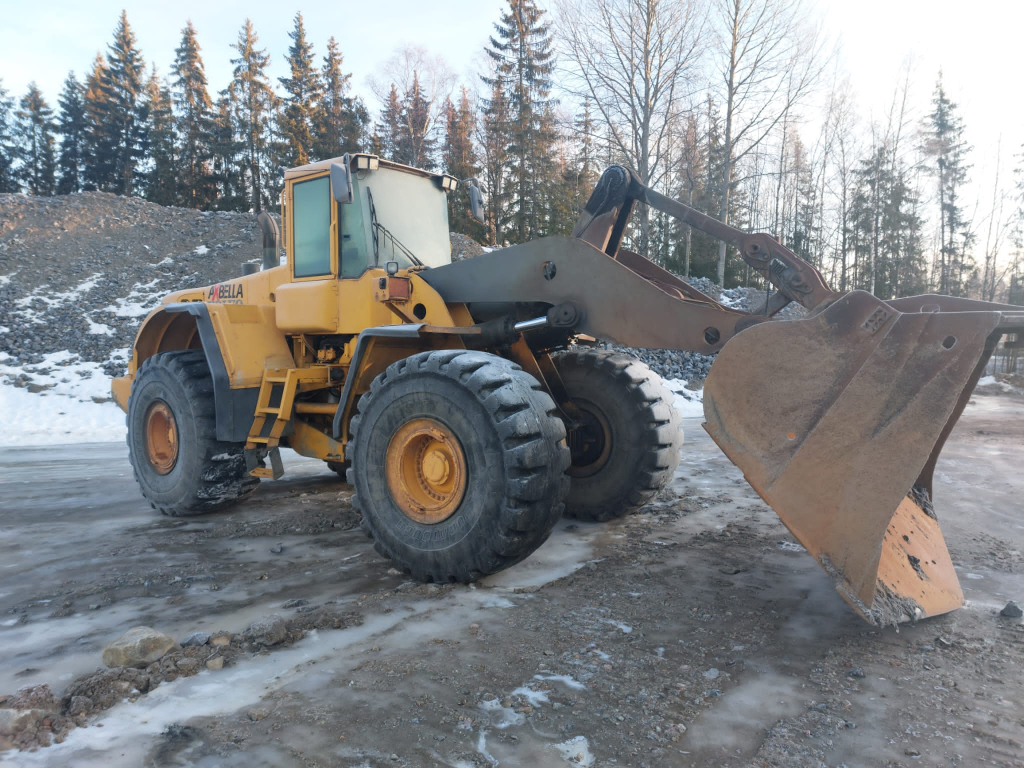 VOLVO L220E kuva 3