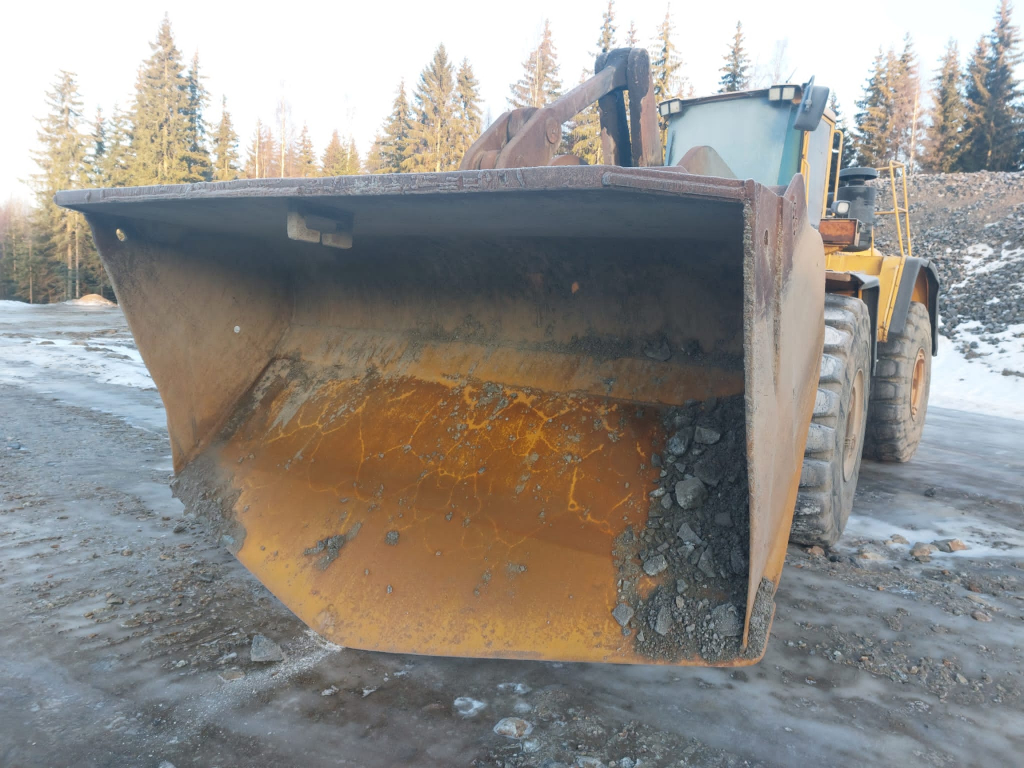 VOLVO L220E kuva 6