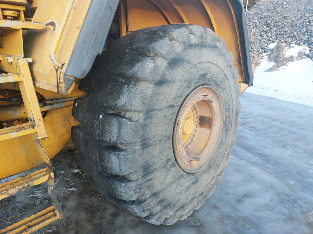 VOLVO L220E kuva 12