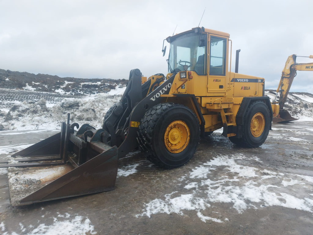 VOLVO L90D kuva 2