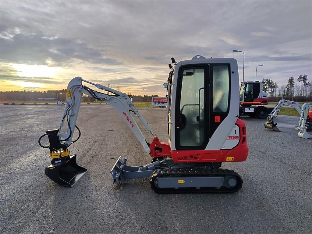 Takeuchi TB320 JAUNS kuva 2