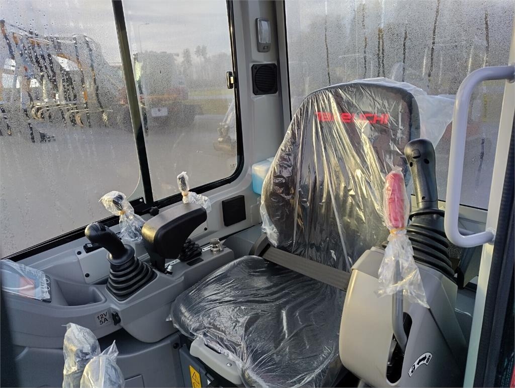 Takeuchi TB320 JAUNS kuva 9