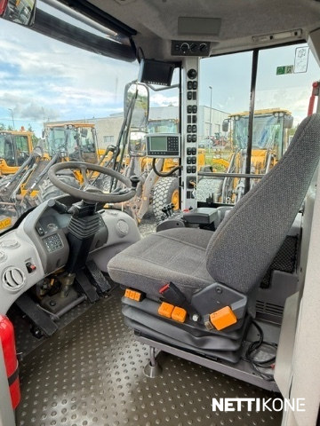Volvo L90G kuva 9