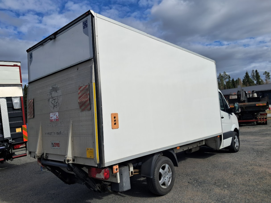 VW Crafter 35 TDI van 120kw skrzynia + winda pl-lift Euro 5 kuva 3