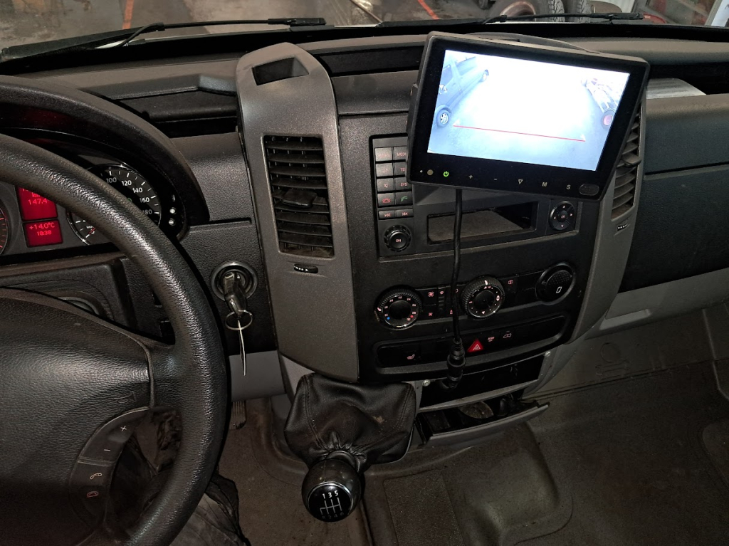 VW Crafter 35 TDI van 120kw skrzynia + winda pl-lift Euro 5 kuva 5