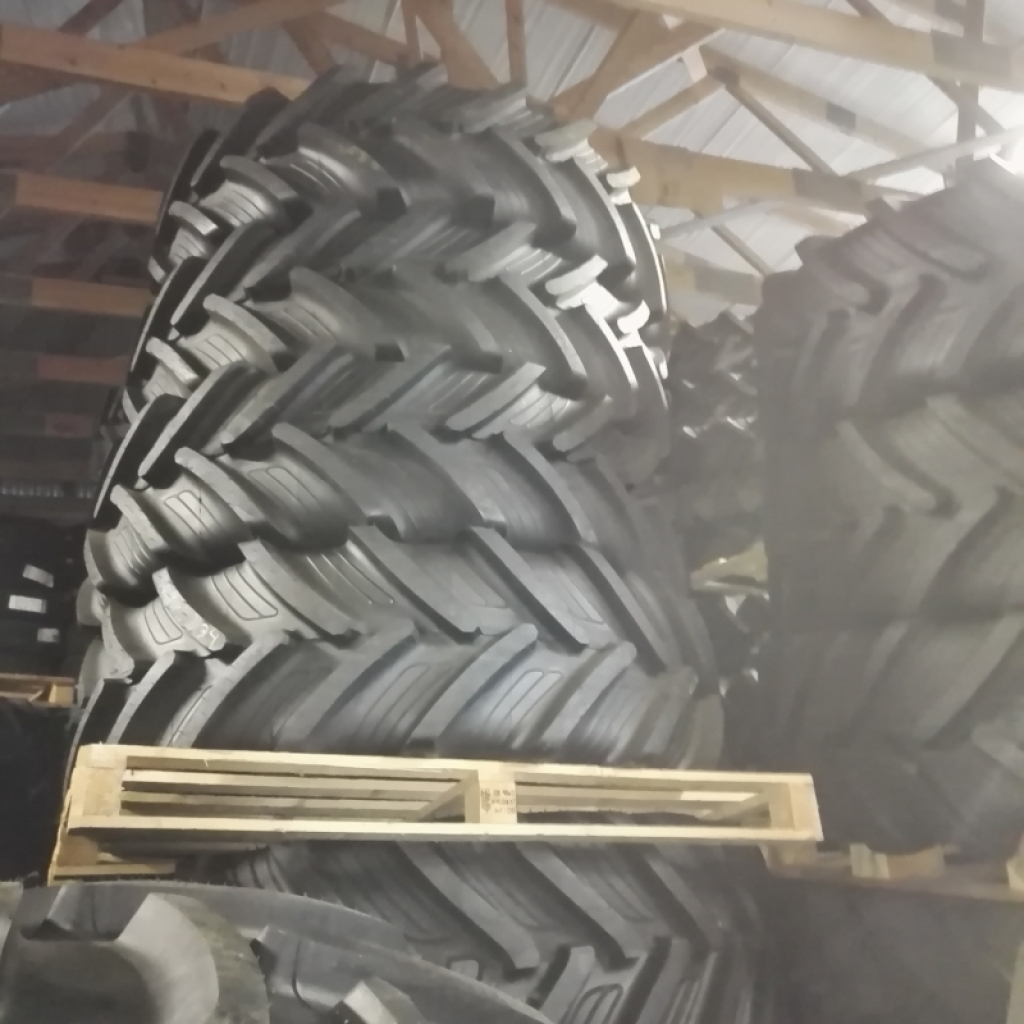NAUJOS DIDELIOS TRAKTORIŲ PADANGOS Michelin Taurus Trelleborg