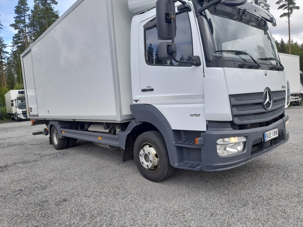MB Atego 918 mit vollständiger Seitenöffnung + Karosserieheizung kuva 2