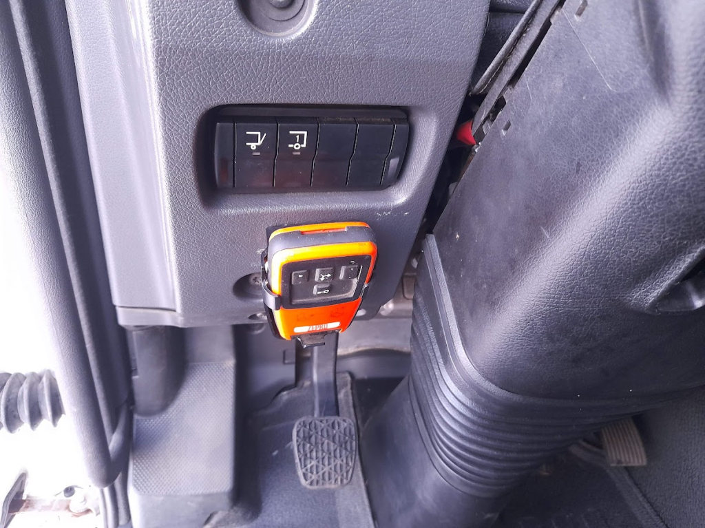 MB Atego 918 mit vollständiger Seitenöffnung + Karosserieheizung kuva 8