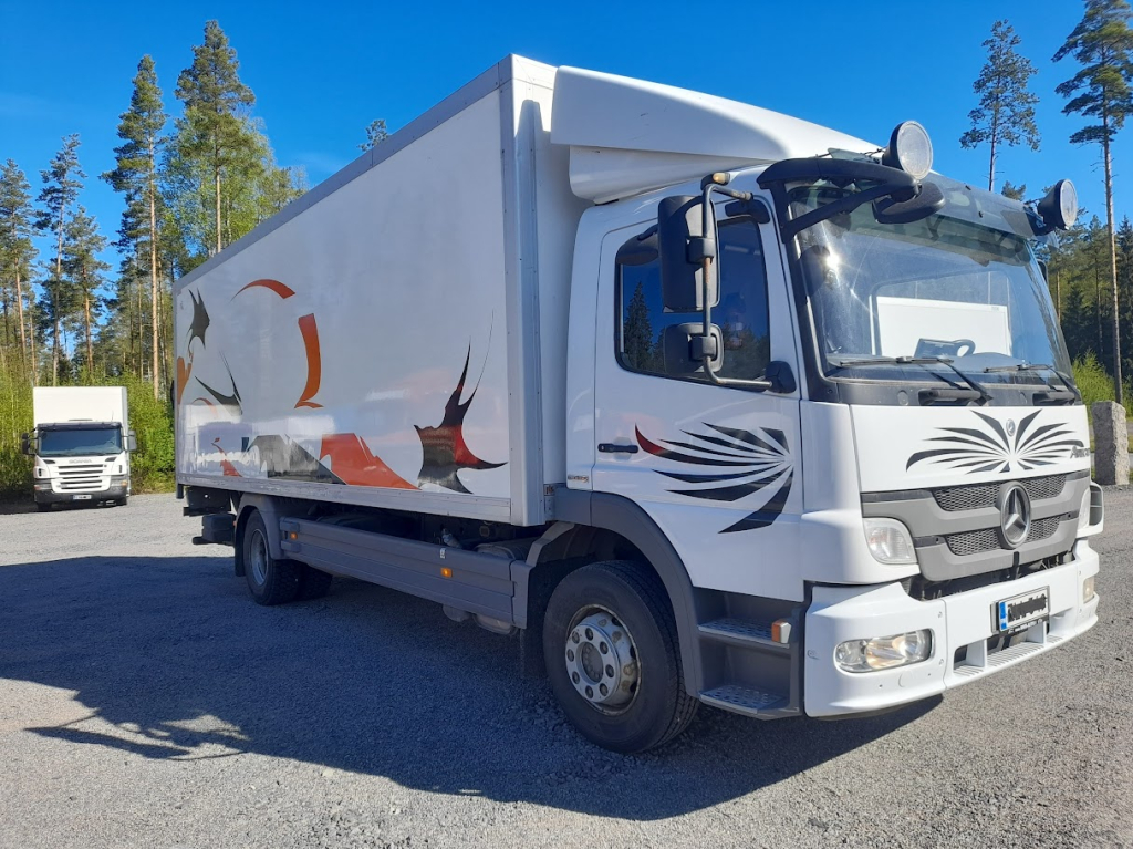 MERCEDES-BENZ Atego 1224 teljesen oldalra nyíló karosszéria+pl emelő kuva 2