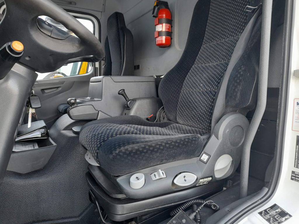 MERCEDES-BENZ Atego 1224 teljesen oldalra nyíló karosszéria+pl emelő kuva 8