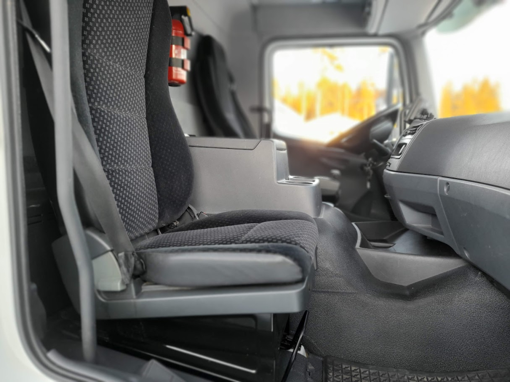 MERCEDES-BENZ Atego 1224 teljesen oldalra nyíló karosszéria+pl emelő kuva 9