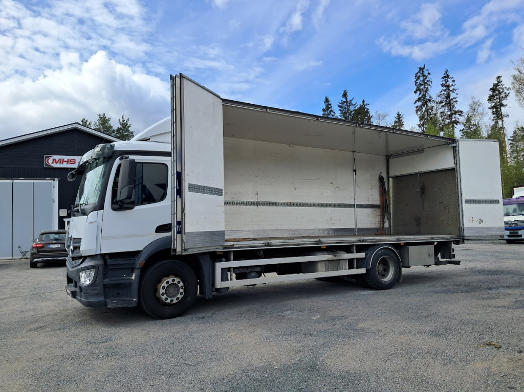MERCEDES Antos 1824 teljesen oldalra nyíló karosszéria Euro 6