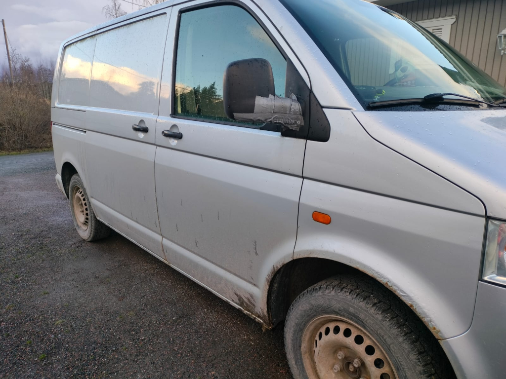 VW Transporter 1.9 TD kats.8/26 jakopää9/26 kuva 2
