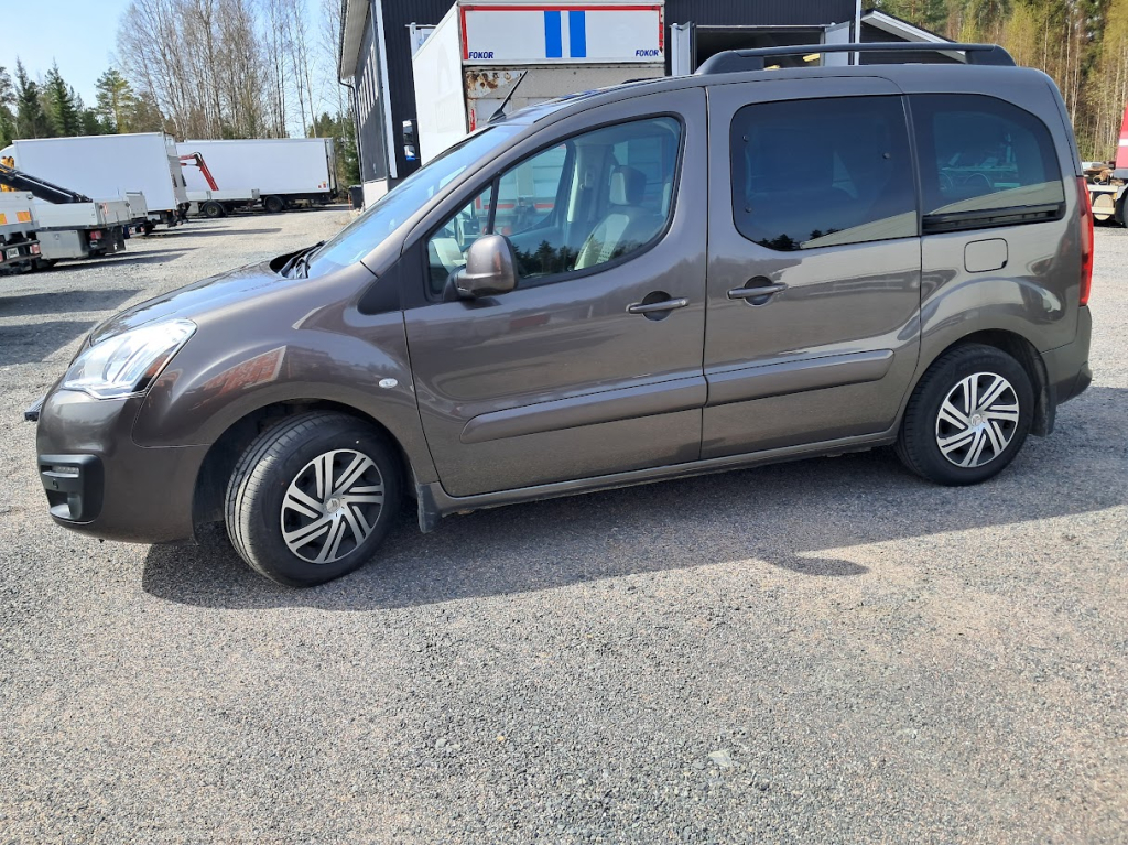 雪铁龙 VAN Berlingo Multispace BlueHDi 100 自动售货机
