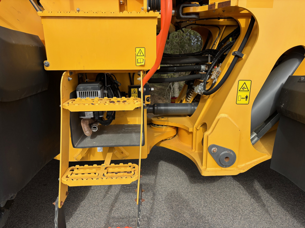 VOLVO L260H + STUPEŇ 5 + BSS + CDC PÁKOVÉ ŘÍZENÍ + EBERI + NOVÁ V-TIP lopata kuva 11
