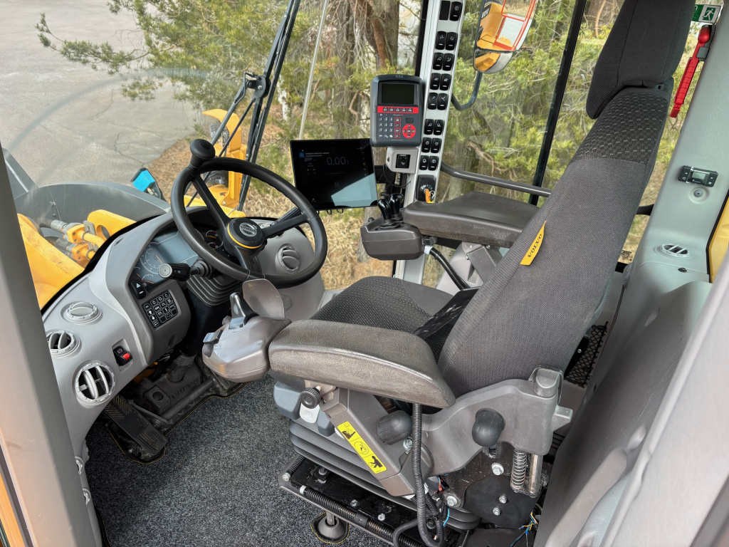 VOLVO L260H + STUPEŇ 5 + BSS + CDC PÁKOVÉ ŘÍZENÍ + EBERI + NOVÁ V-TIP lopata kuva 14
