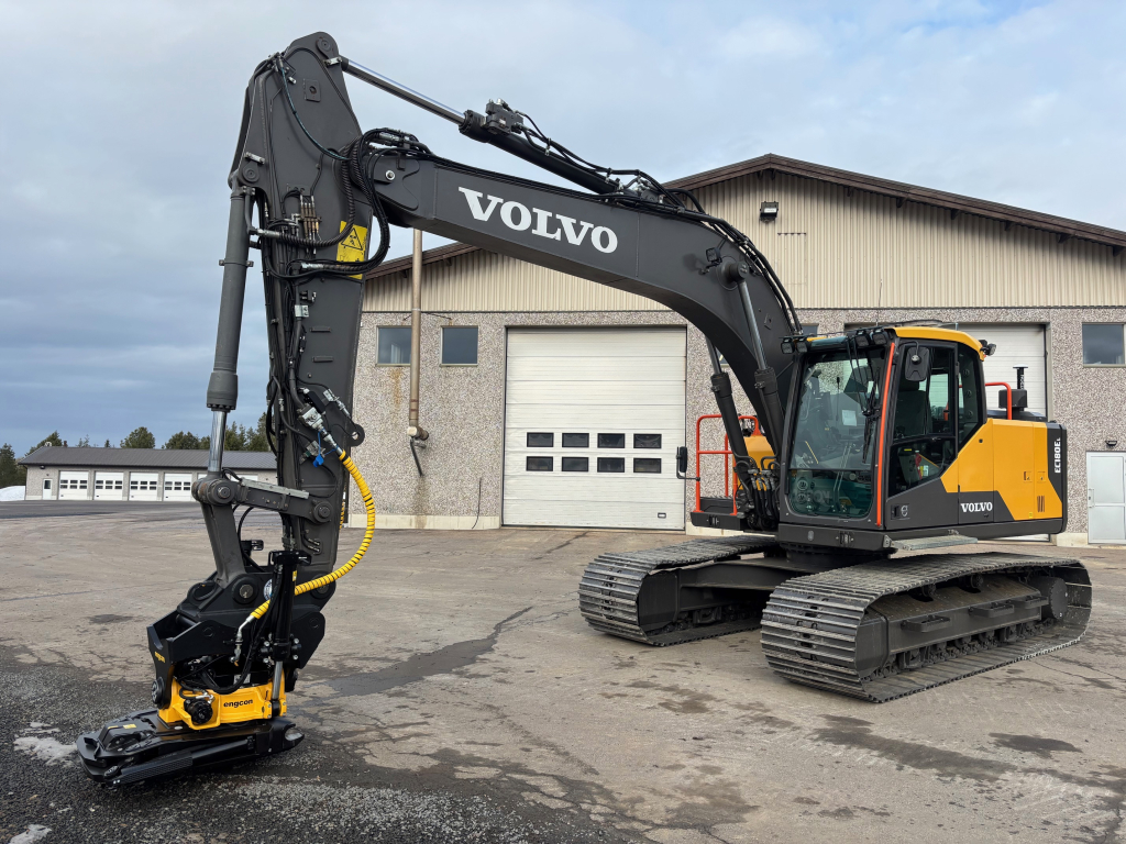 VOLVO EC180EL + 800MM TELAT + RASVARI + LÄMMITIN + EC226 PIHDILLÄ + NOVATRON 3D kuva 3