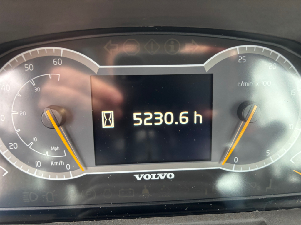 VOLVO L110H + موصل سريع + محركين هيدروليكيين إضافيين + توجيه ذراع BSS + CDC kuva 17