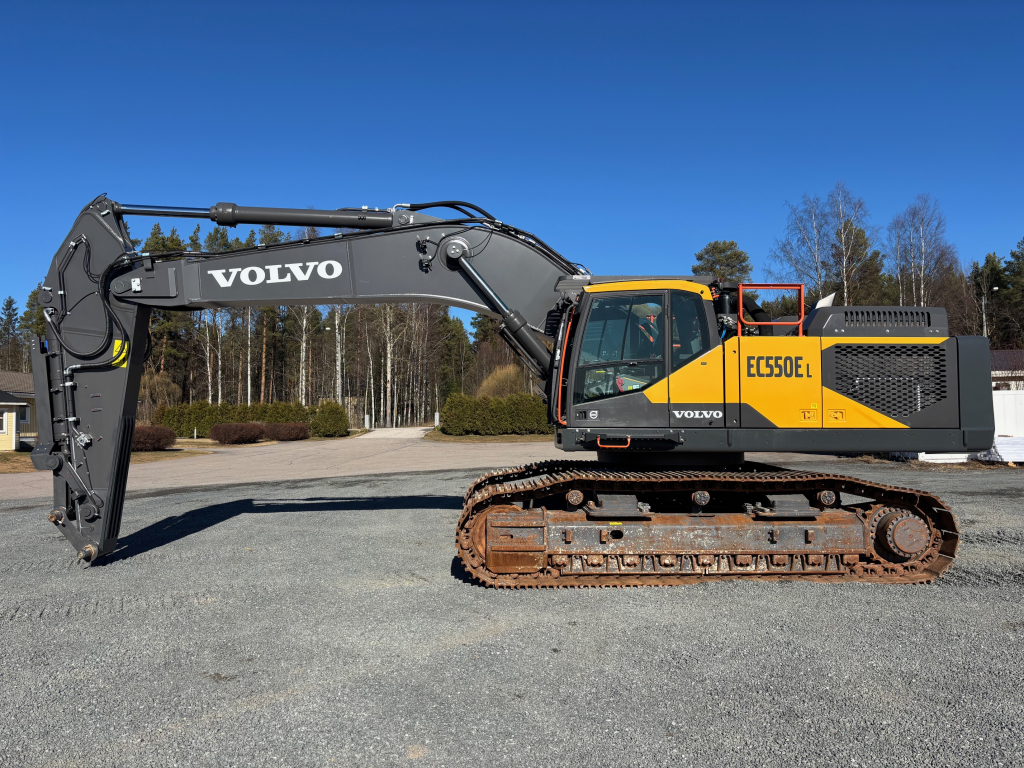 VOLVO EC550EL + 750 MM PÁSY + PLNODĹŽKOVÉ VEDENIA + DVA HYDRAULICKÉ POHONY + VAZ