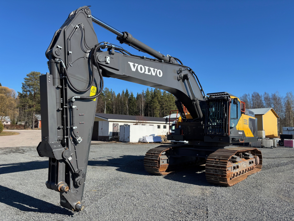 VOLVO EC550EL + 750 mm roomikud + TÄISPIKKAD JUHKUD + KAKS HÜDRAULIKAajamit + määre kuva 3