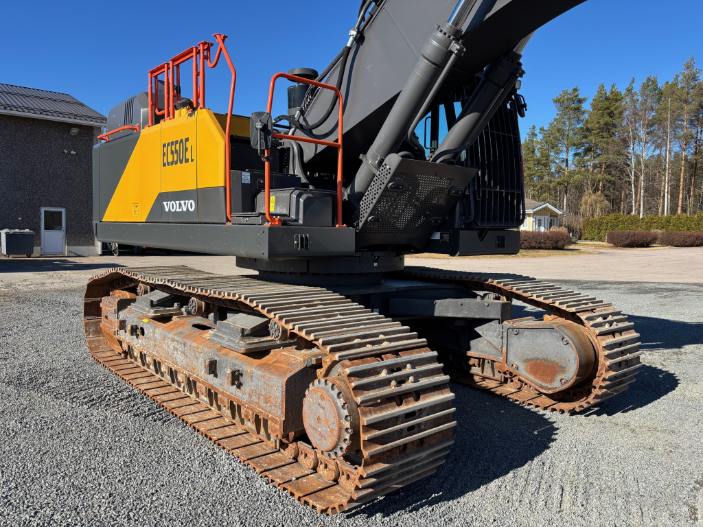 VOLVO EC550EL + 750 mm roomikud + TÄISPIKKAD JUHKUD + KAKS HÜDRAULIKAajamit + määre kuva 7