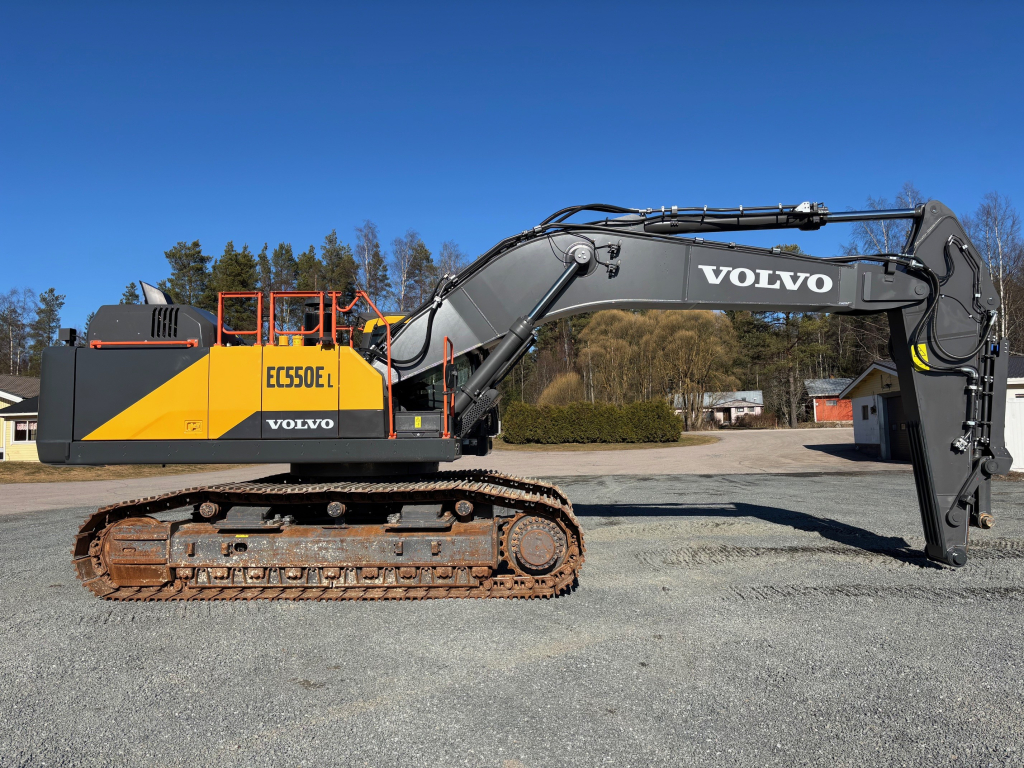 VOLVO EC550EL + 750 mm roomikud + TÄISPIKKAD JUHKUD + KAKS HÜDRAULIKAajamit + määre kuva 8