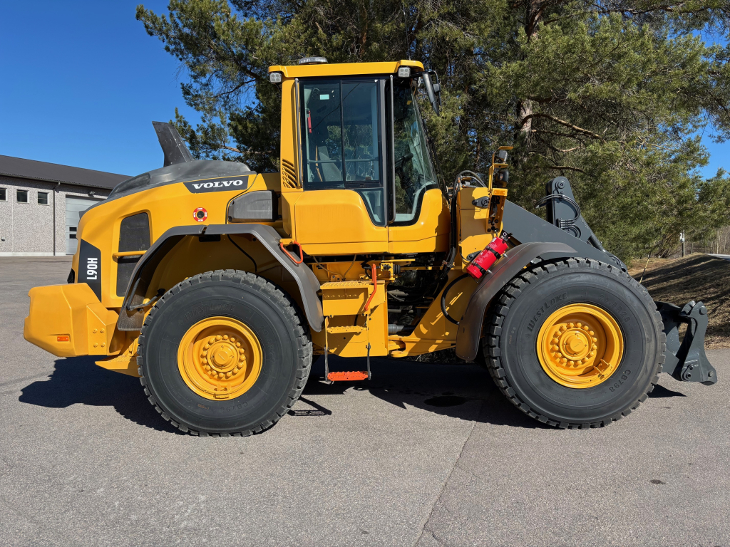 VOLVO L90H + ACOPLAMIENTO RÁPIDO + HIDRÁULICO ADICIONAL + BSS + CDC + CONTRAPESO ADICIONAL + NEUMÁTICOS 100% kuva 6
