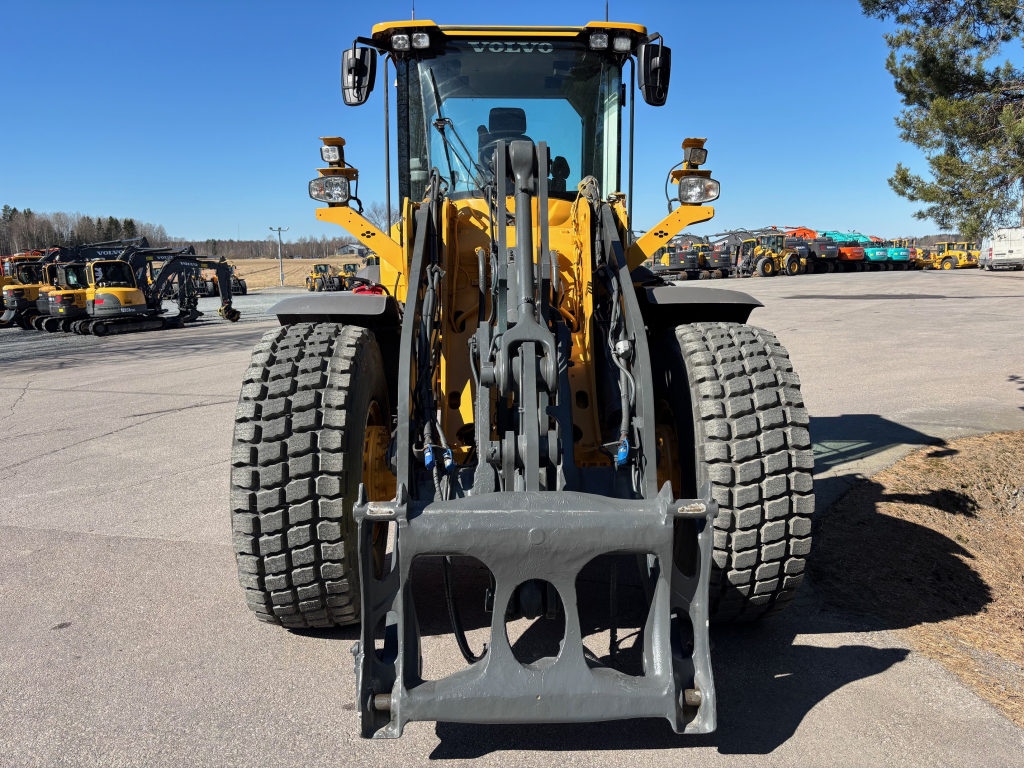 VOLVO L90H + ACOPLAMIENTO RÁPIDO + HIDRÁULICO ADICIONAL + BSS + CDC + CONTRAPESO ADICIONAL + NEUMÁTICOS 100% kuva 7