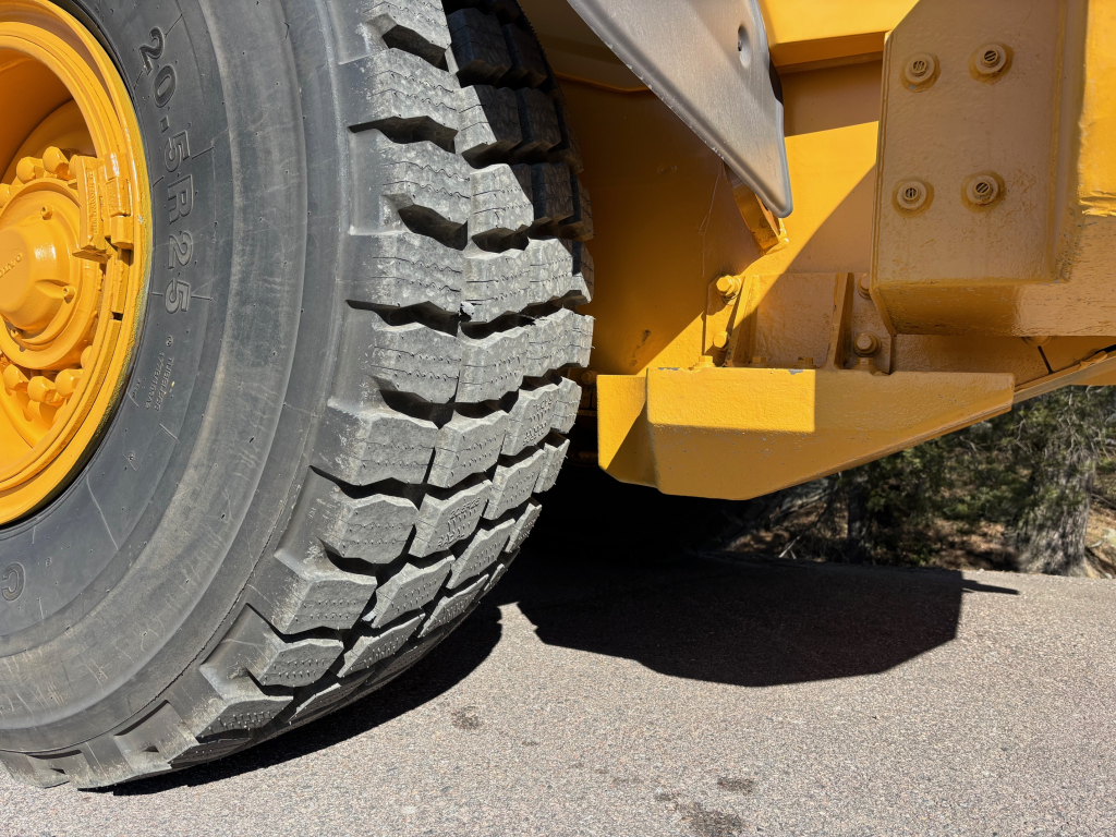 VOLVO L90H + ACOPLAMIENTO RÁPIDO + HIDRÁULICO ADICIONAL + BSS + CDC + CONTRAPESO ADICIONAL + NEUMÁTICOS 100% kuva 9