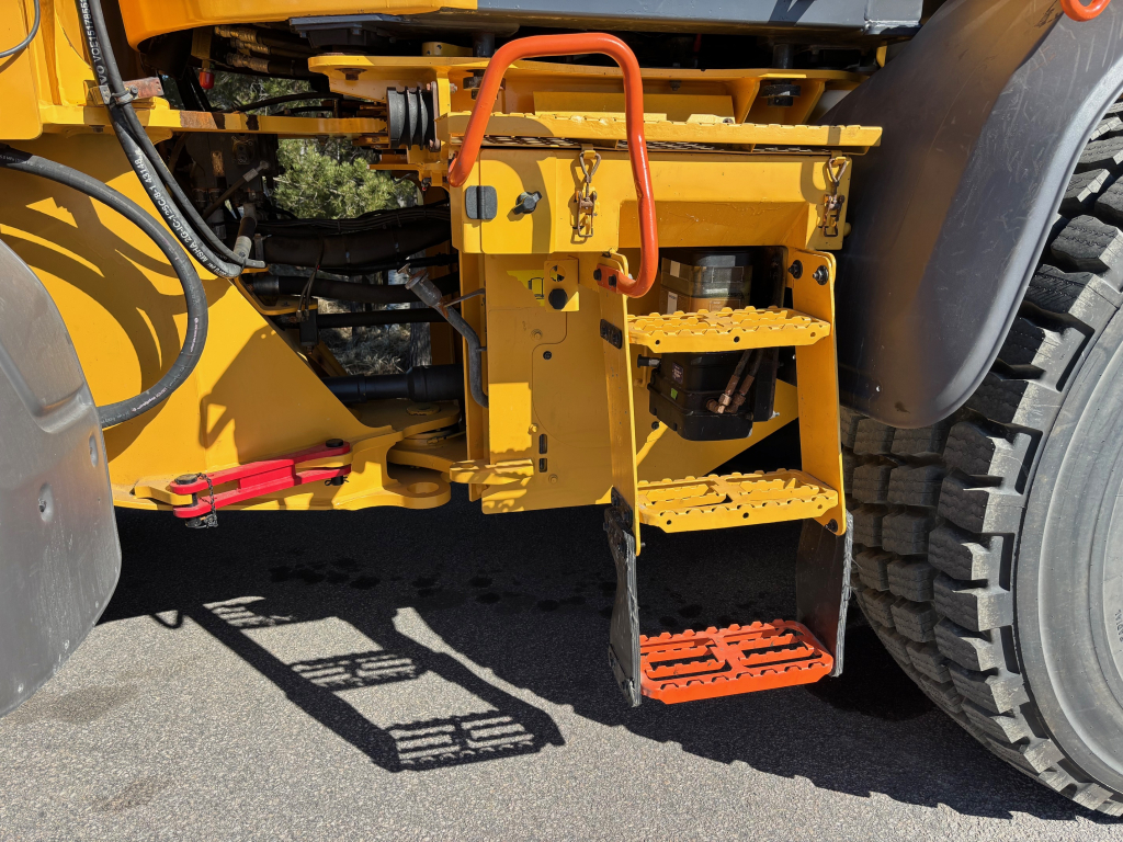 VOLVO L90H + ACOPLAMIENTO RÁPIDO + HIDRÁULICO ADICIONAL + BSS + CDC + CONTRAPESO ADICIONAL + NEUMÁTICOS 100% kuva 10