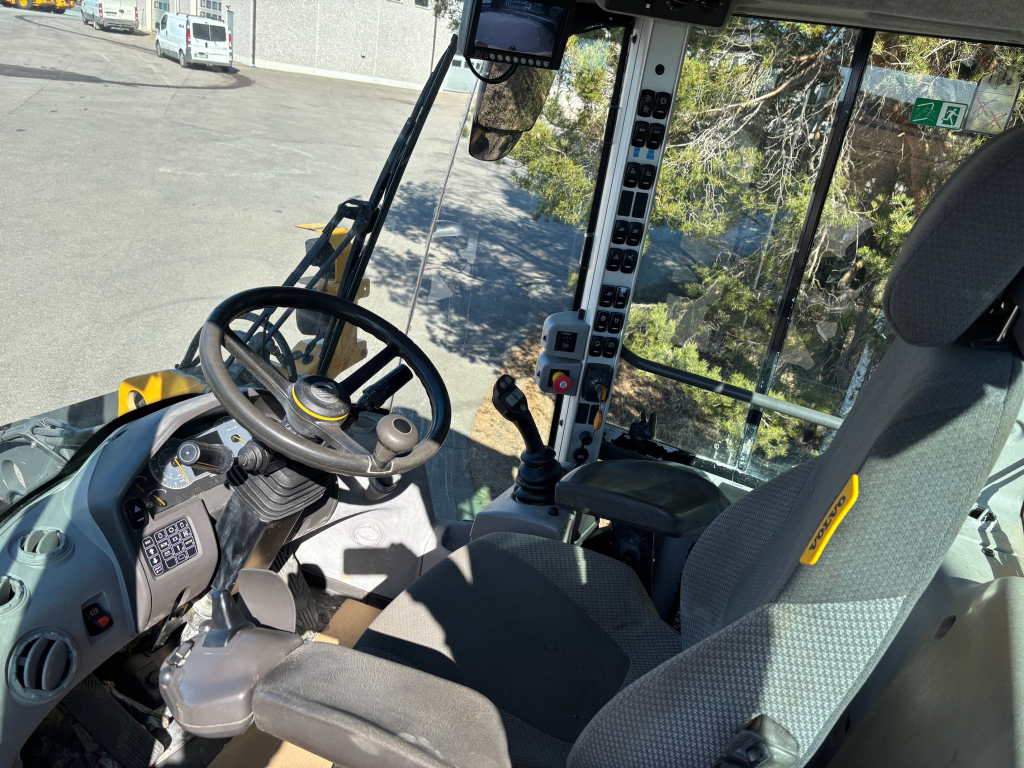 VOLVO L90H + ACOPLAMIENTO RÁPIDO + HIDRÁULICO ADICIONAL + BSS + CDC + CONTRAPESO ADICIONAL + NEUMÁTICOS 100% kuva 12