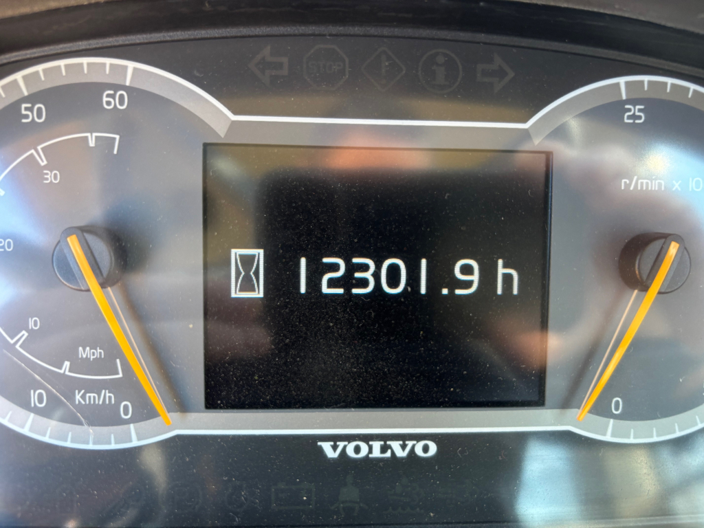 VOLVO L90H + ACOPLAMIENTO RÁPIDO + HIDRÁULICO ADICIONAL + BSS + CDC + CONTRAPESO ADICIONAL + NEUMÁTICOS 100% kuva 14