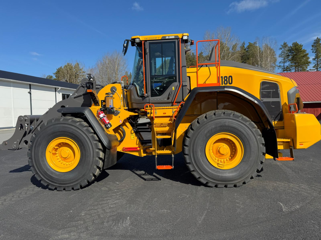 VOLVO L180K + RYCHLOSPOJKA + DVA PŘÍDAVNÉ HYDRAULICKÉ POHONY + CDC PÁKOVÉ ŘÍZENÍ + PŘÍDAVNÁ PROTIZÁVAŽ