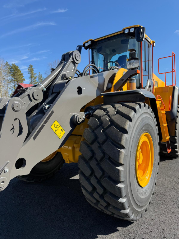 VOLVO L180K + GYORSCSATLAKOZÓ + KÉT KIEGÉSZÍTŐ HIDRAULIKA HAJTÁS + CDC KAROS KORMÁNYZÁS + TOVÁBBI ELLENSÚLY kuva 3