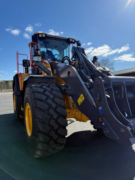 VOLVO L180K + GYORSCSATLAKOZÓ + KÉT KIEGÉSZÍTŐ HIDRAULIKA HAJTÁS + CDC KAROS KORMÁNYZÁS + TOVÁBBI ELLENSÚLY kuva 5