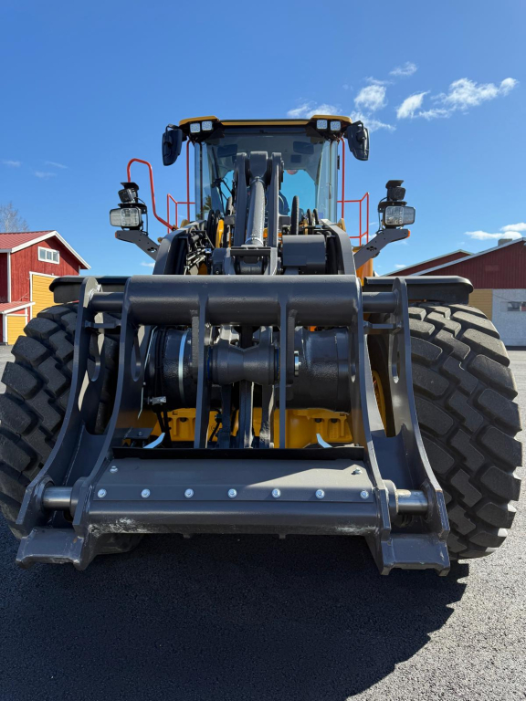 VOLVO L180K + GYORSCSATLAKOZÓ + KÉT KIEGÉSZÍTŐ HIDRAULIKA HAJTÁS + CDC KAROS KORMÁNYZÁS + TOVÁBBI ELLENSÚLY kuva 6