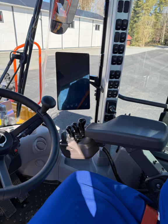 VOLVO L180K + GYORSCSATLAKOZÓ + KÉT KIEGÉSZÍTŐ HIDRAULIKA HAJTÁS + CDC KAROS KORMÁNYZÁS + TOVÁBBI ELLENSÚLY kuva 9