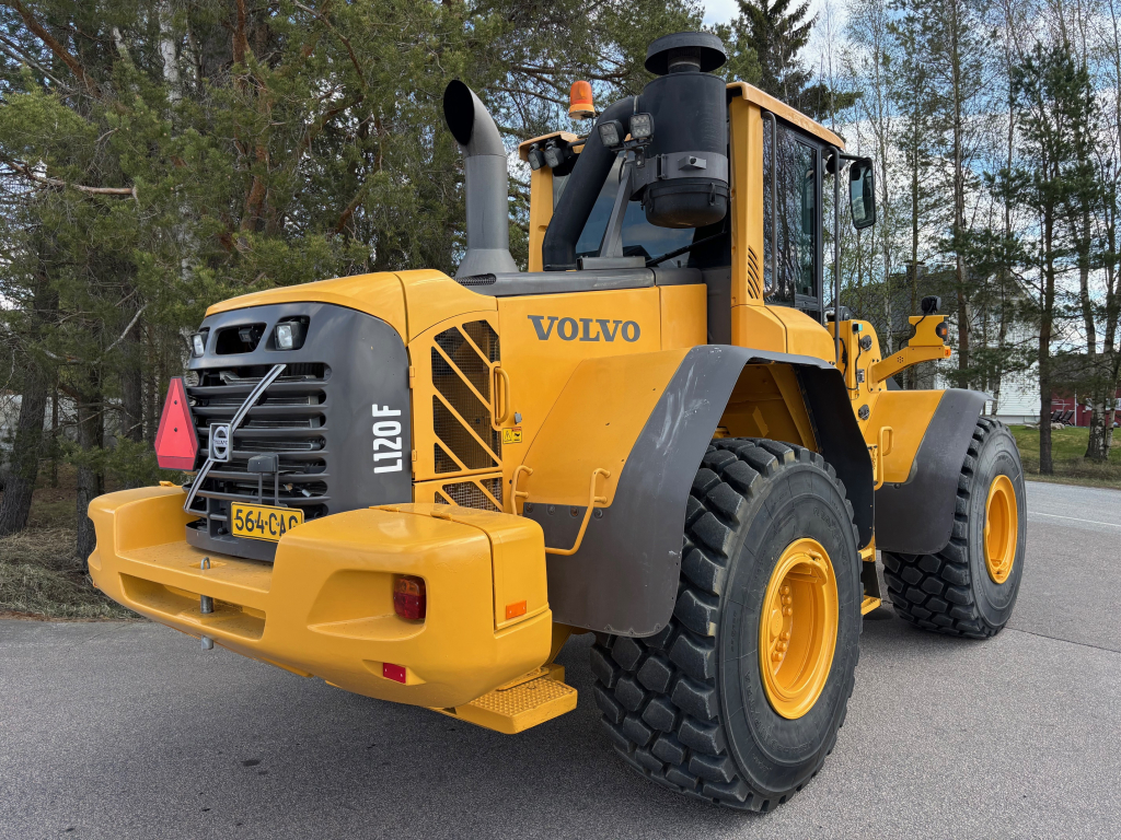 VOLVO L120F + QUICK CONNECTOR + TVÅ YTTERLIGARE HYDRAULISKA DRIFTER + BSS + EBERI + LOADMASTER SCALE kuva 4