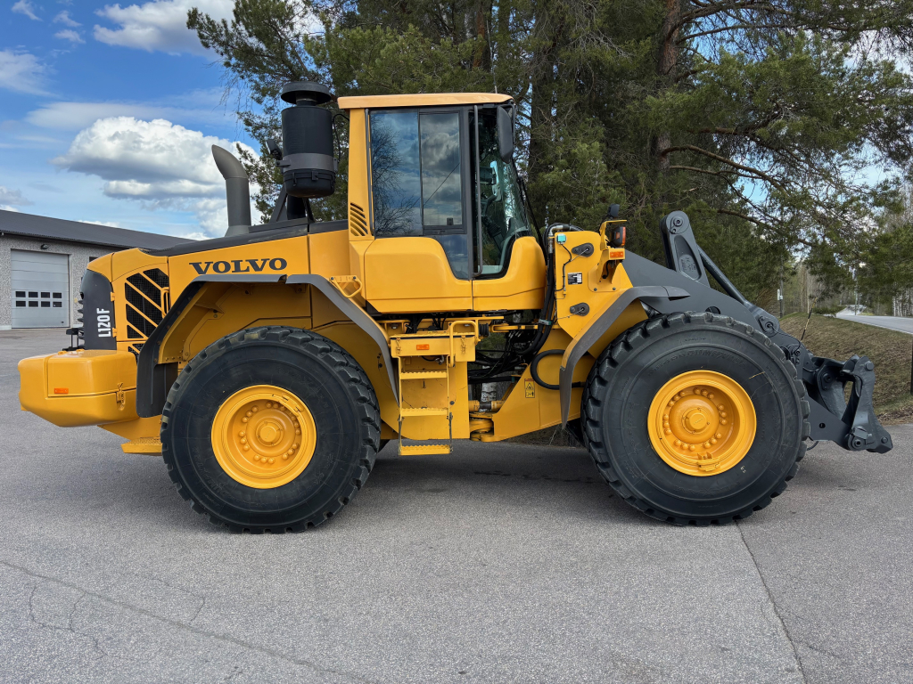 VOLVO L120F + QUICK CONNECTOR + TVÅ YTTERLIGARE HYDRAULISKA DRIFTER + BSS + EBERI + LOADMASTER SCALE kuva 6